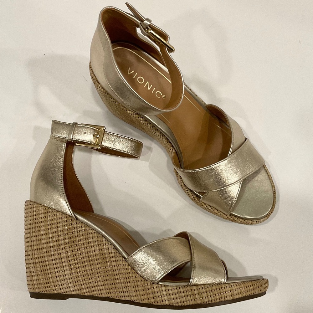 VIONIC  Marina Wedge Gold Metallic Leather Size 9 NEW
